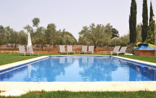 Holiday rent finca with pool in Central Mallorca.