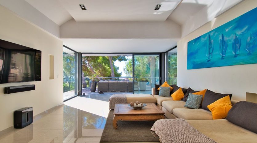 Short term rental modern villa with sea views and pool close to Palma