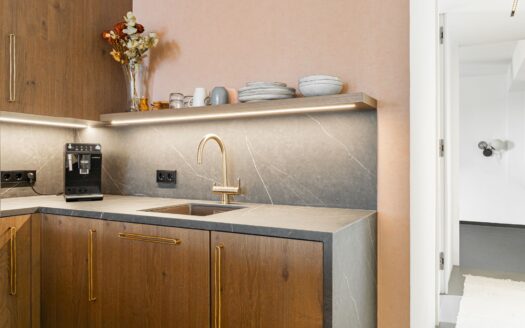Bright renovated apartment with underfloor heating near Plaza de España